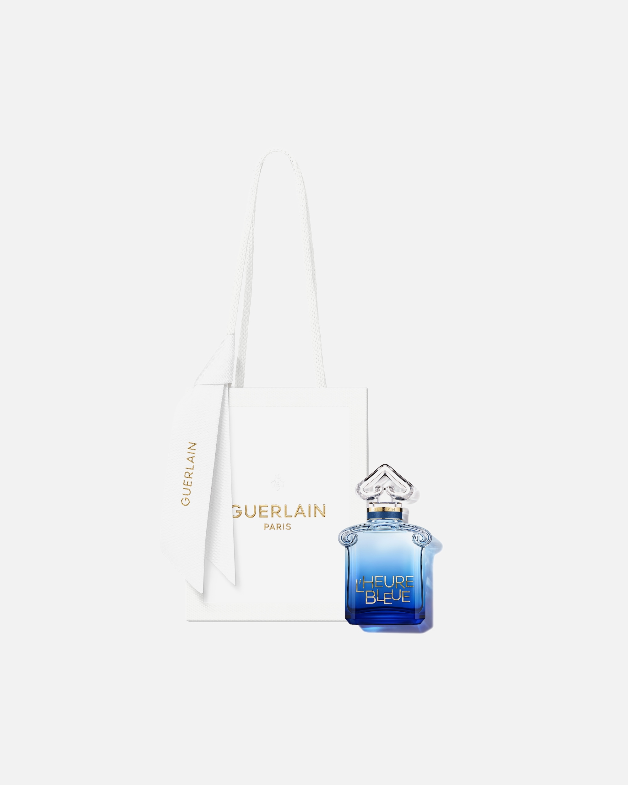 Por compras superiores a 100€ en Guerlain, recibe un exclusivo pañuelo junto a la mini-talla de la nueva fragancia L'Heure Bleue. Excluidos articulos del Douglas Partner y Click&Collect