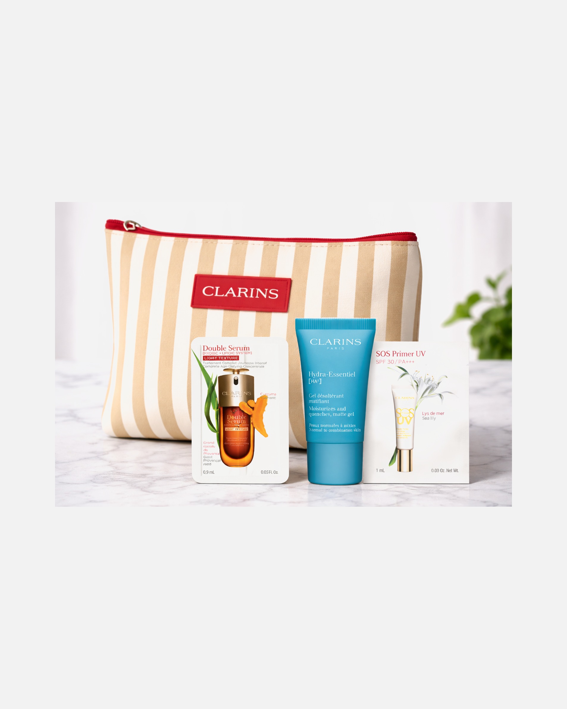 Clarins Neceser con minitallas por la compra de dos productos de tratamiento Clarins. Excluidos articulos del Douglas Partner y Click&Collect