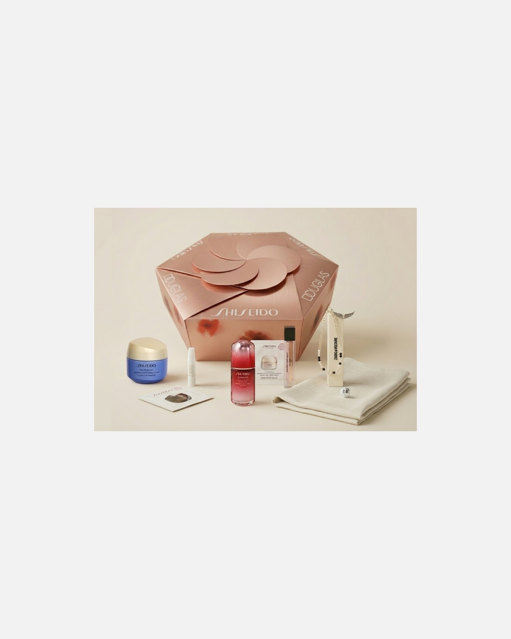 Bombonera Shiseido por compras superiores a 99€ en las marcas Shiseido, Issey Miyake, Zadig&Voltaire, Narciso Rodriguez y Nars.Excluidos articulos del Douglas Partner y Click&Collect.