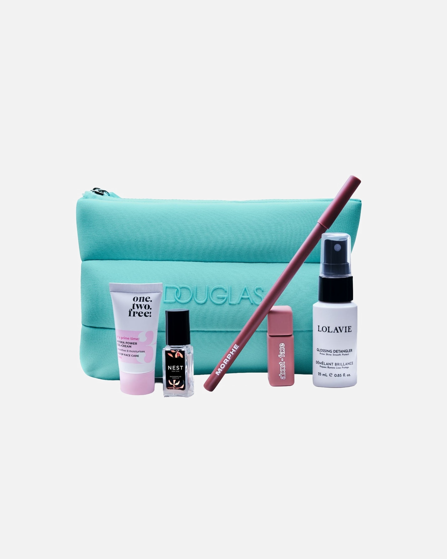 Neceser de marcas exclusivas con 5 productos en formato mini por compras superiores a 49,99€ en marcas exclusivas y propias. Excluidos articulos del Douglas Partner y Click&Collect